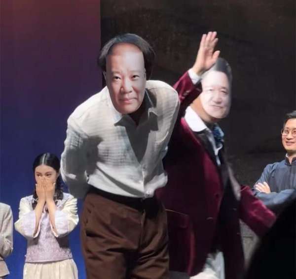 秦霄贤杨九郎舞台捣蛋，效法郭德纲引爆笑声